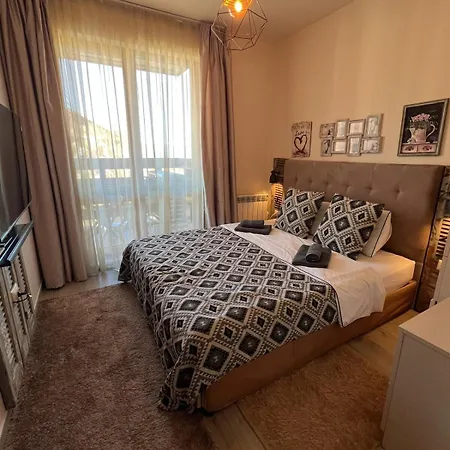 Deluxe Belvedere - 350m Skilift Apartment